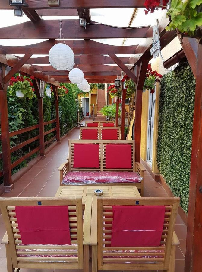 Vila Floarea Etiquette คอสติเนช ภายนอก รูปภาพ